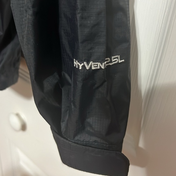North face rain jacket - Picture 4 of 6